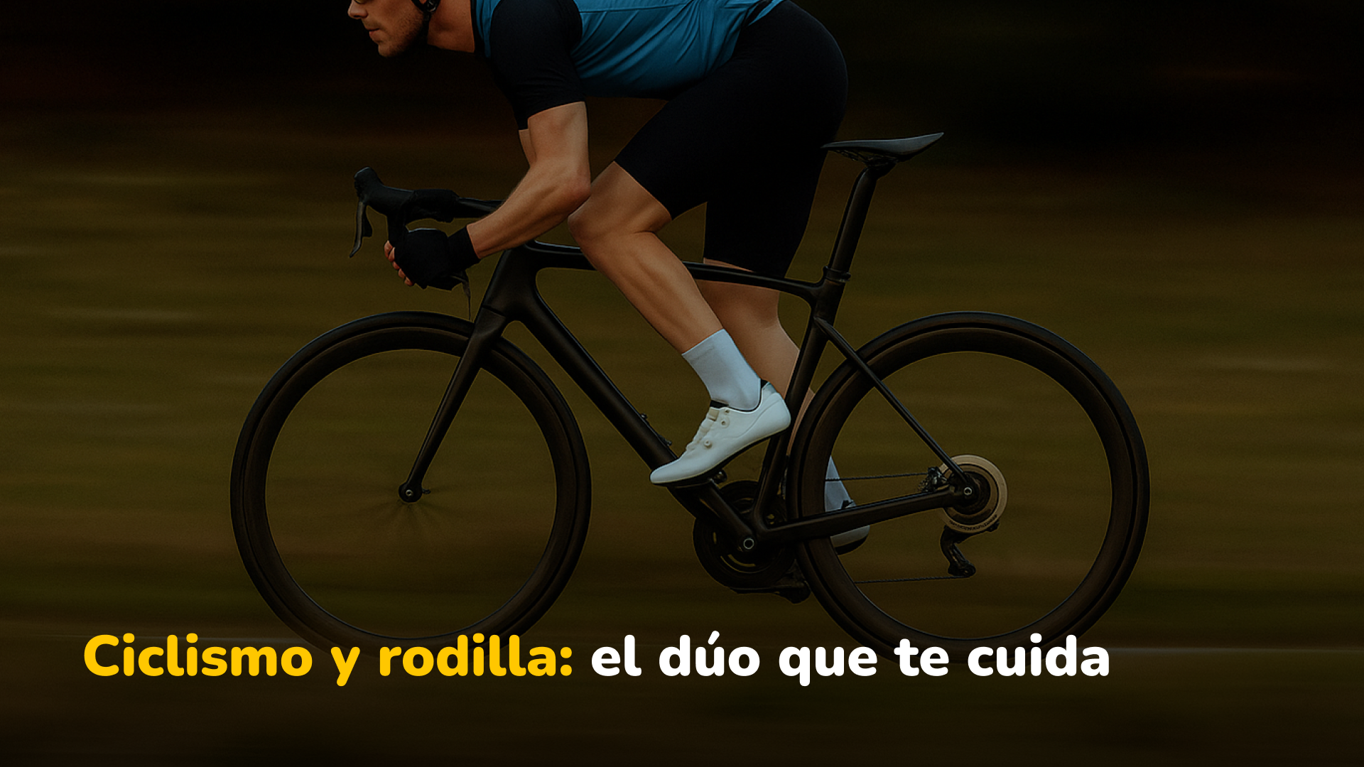 Persona andando en bicicleta al aire libre, representando los beneficios del ciclismo para la salud de las rodillas.
