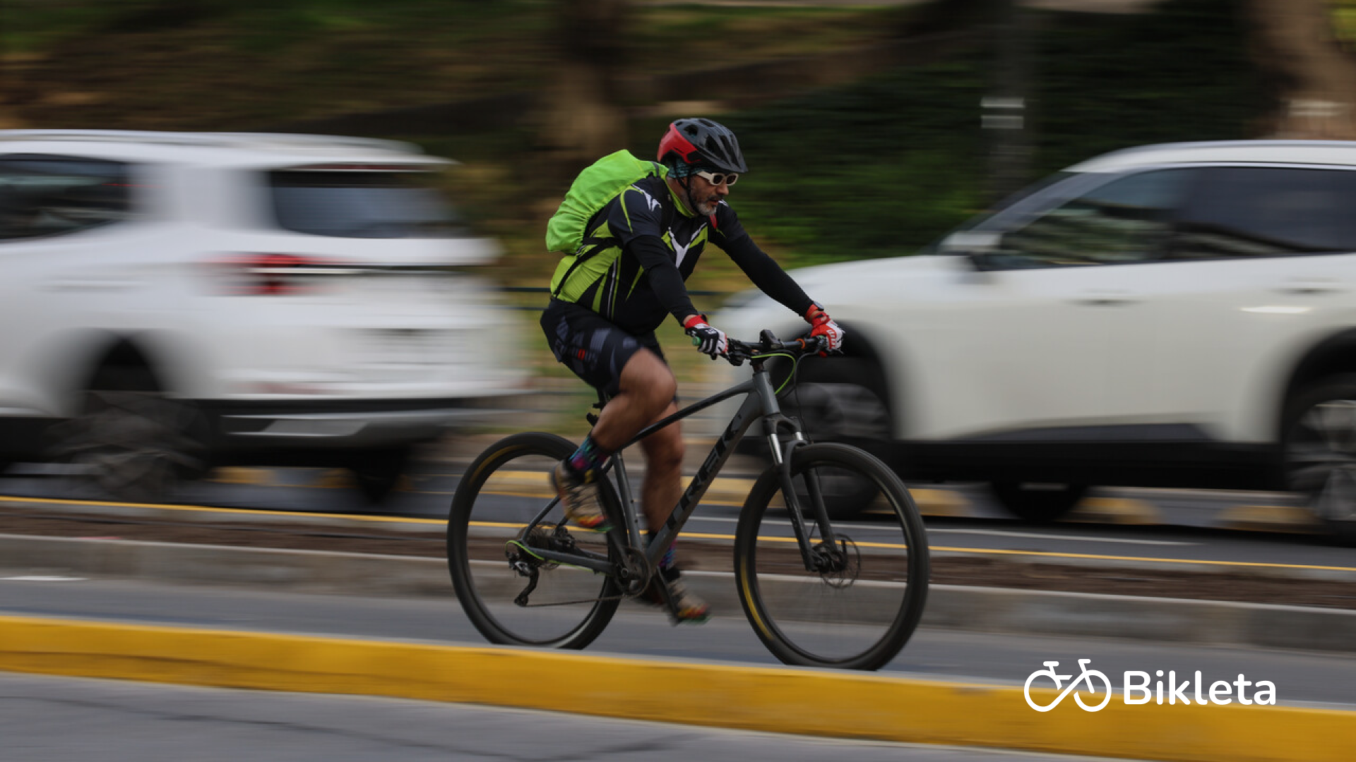 Santiago estrena su columna verde: ciclistas ya ruedan por la nueva ciclovía de la Alameda